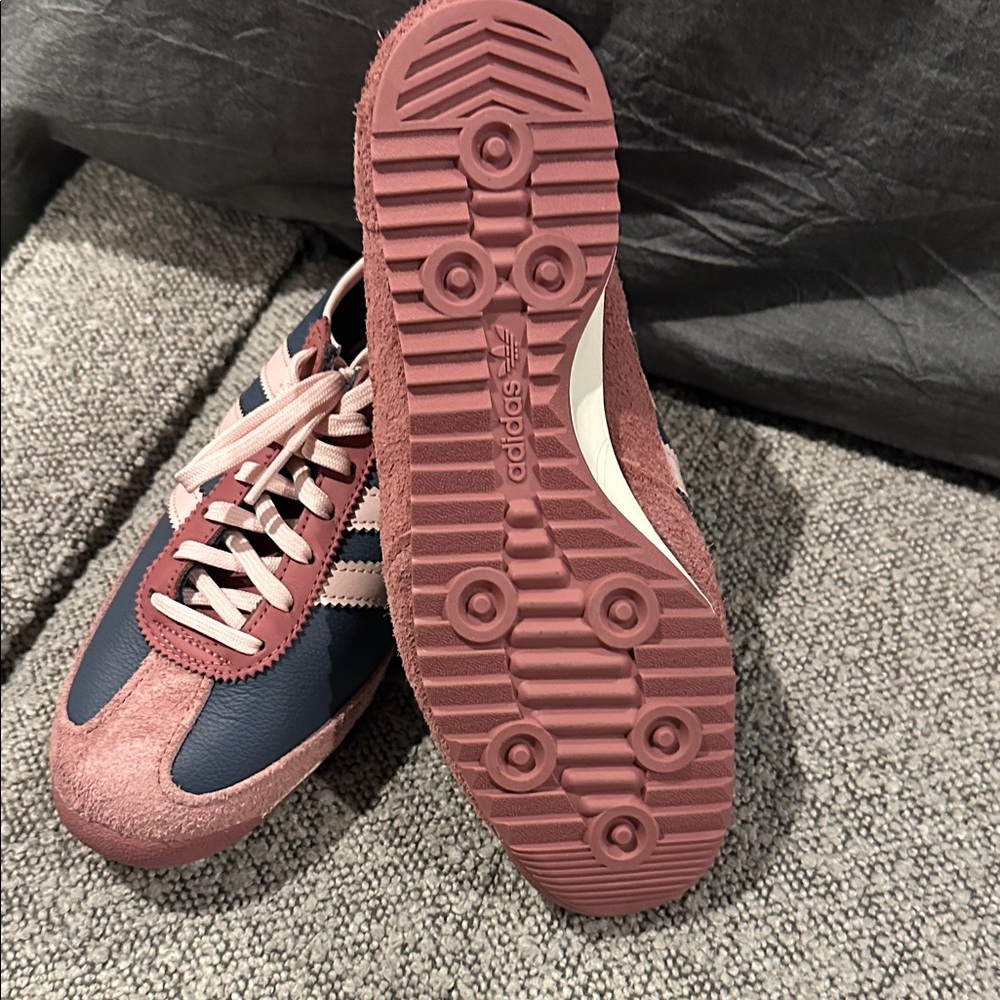 Adidas Women's Sneakers in Pink and Navy